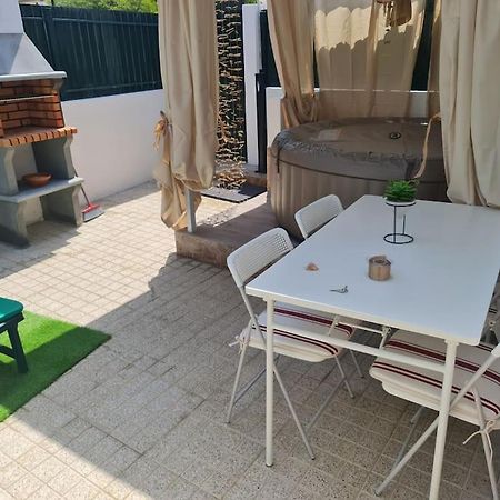 "Linda'S Guest House" Beach House With Private Patio & Hot Tub, 3 Min From The Beach Кошта-да-Капарика Экстерьер фото