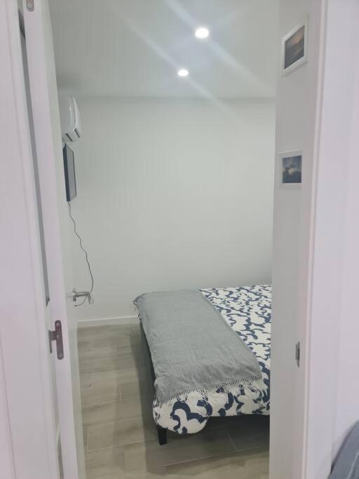 "Linda'S Guest House" Beach House With Private Patio & Hot Tub, 3 Min From The Beach Кошта-да-Капарика Экстерьер фото