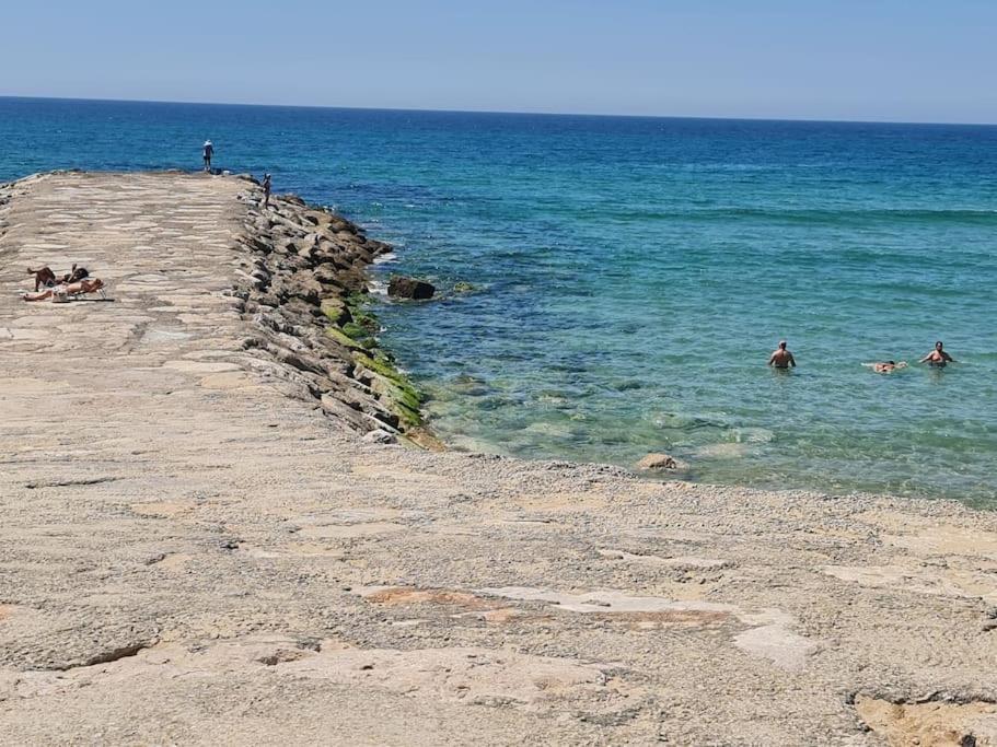 "Linda'S Guest House" Beach House With Private Patio & Hot Tub, 3 Min From The Beach Кошта-да-Капарика Экстерьер фото