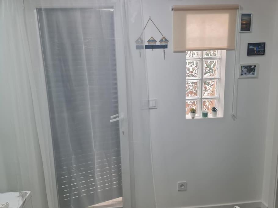 "Linda'S Guest House" Beach House With Private Patio & Hot Tub, 3 Min From The Beach Кошта-да-Капарика Экстерьер фото