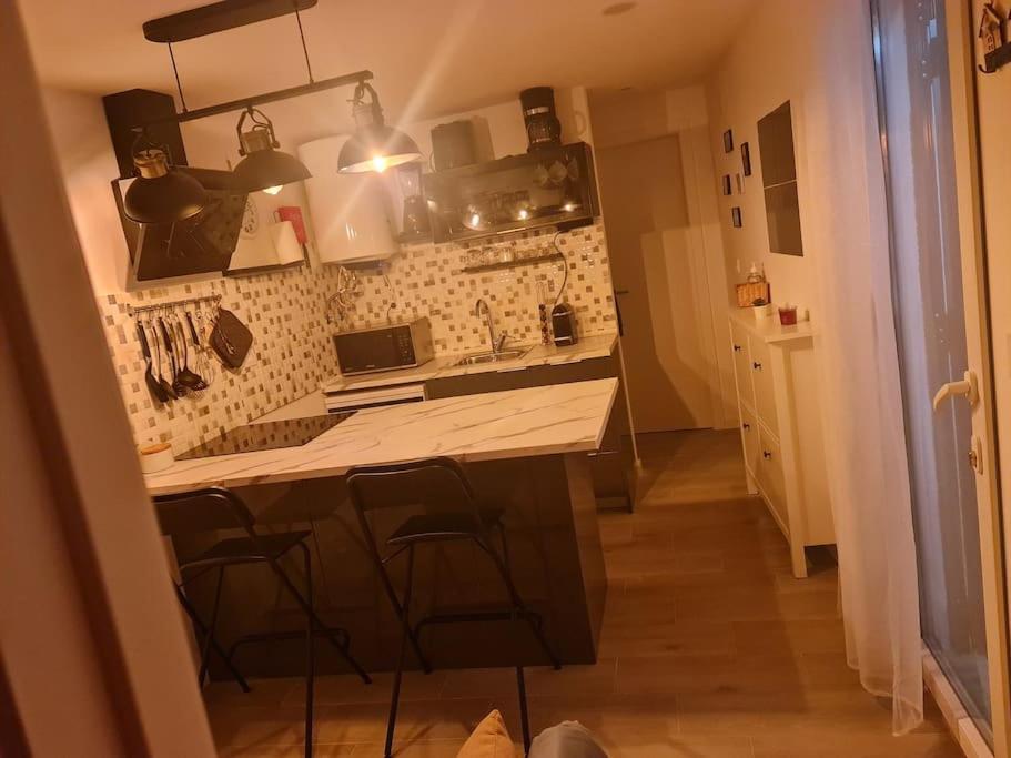 "Linda'S Guest House" Beach House With Private Patio & Hot Tub, 3 Min From The Beach Кошта-да-Капарика Экстерьер фото
