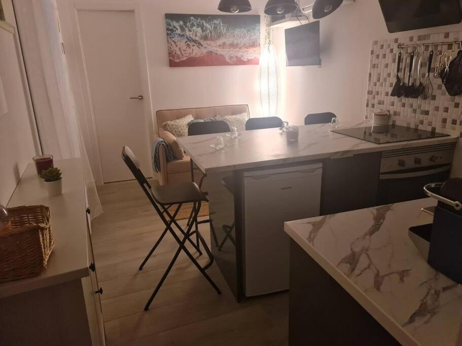 "Linda'S Guest House" Beach House With Private Patio & Hot Tub, 3 Min From The Beach Кошта-да-Капарика Экстерьер фото